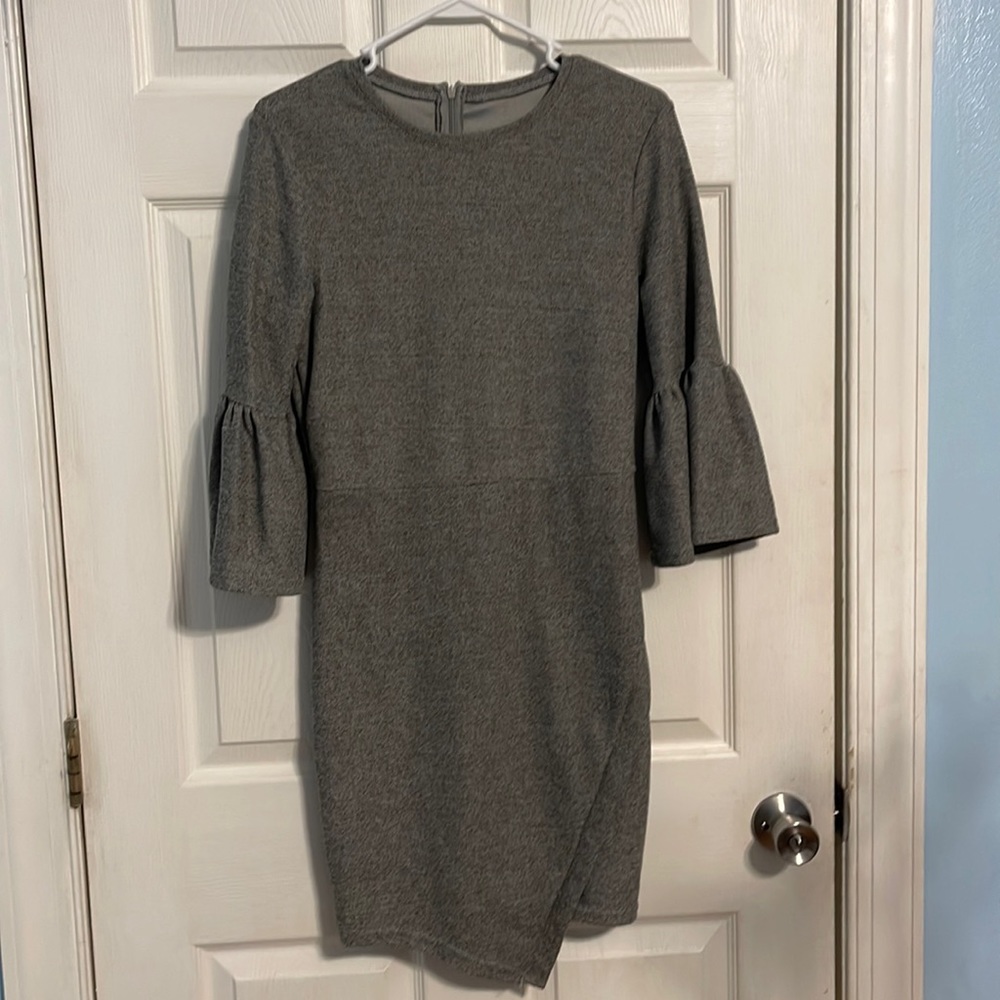 Silver (black & white grain) dress. 3/4 sleeves. Size Medium.